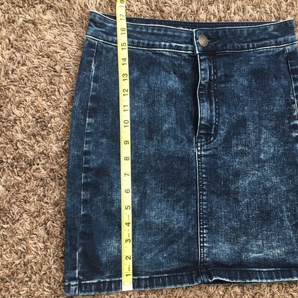2/$18💜Pencil Denim Skirt - Picture 4 of 4